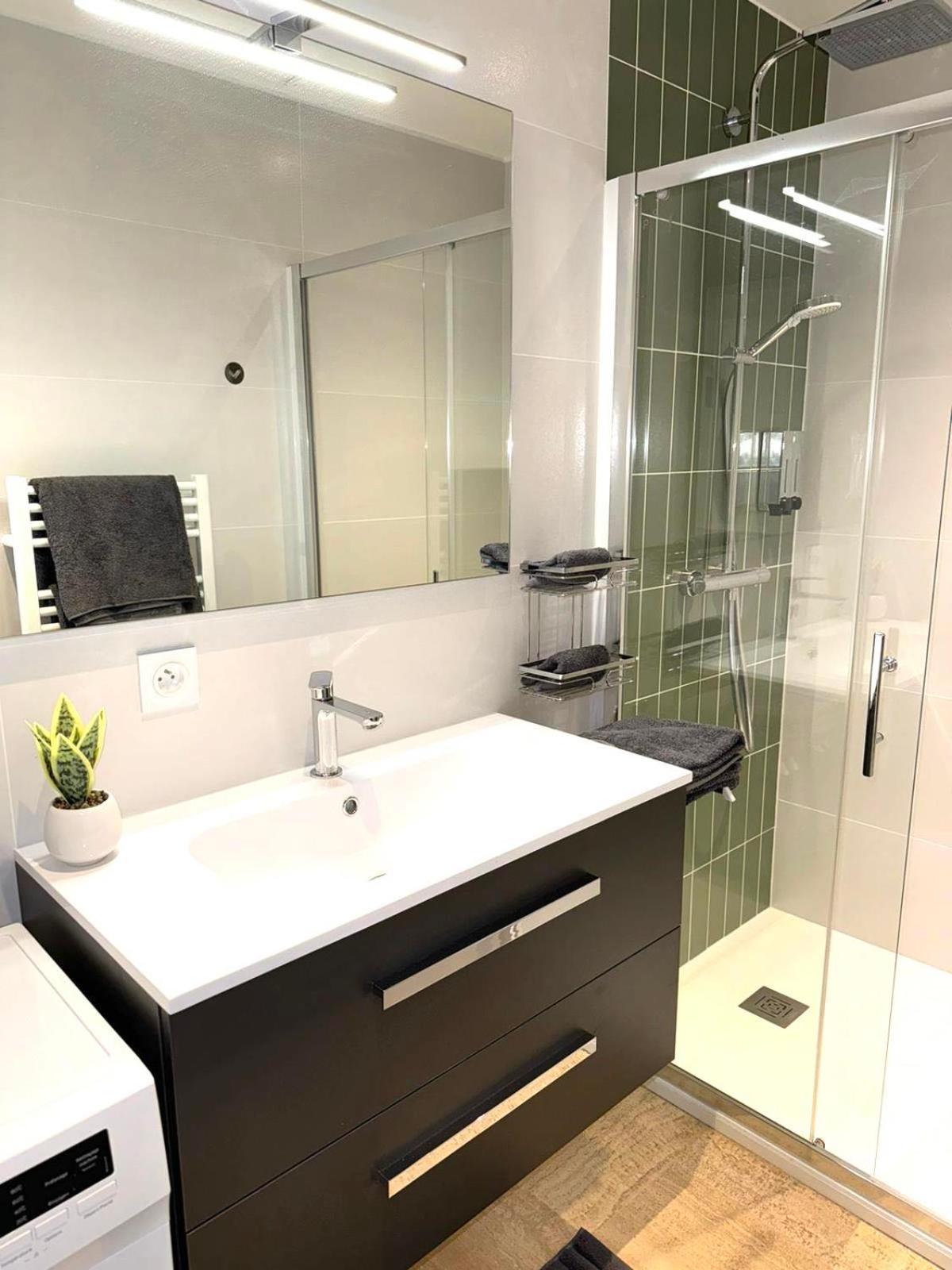 Bel Appartement Et Place De Parking Au Coeur D'Анси Екстериор снимка